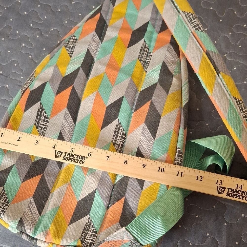 Geometric Patterned Sling Bag - Picture 4 of 5